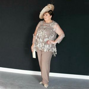 Bescheiden kanten moeders broekpakken Appliqued lange mouwen bruiloft juweel juweel nek chiffon plus size moeder van bruid jurken