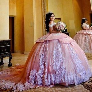 Robes de Quinceanera robe de bal rose modeste avec train dentelle blanche appliques sur l'épaule à volants à volants Sweet 16 robe soirée soirée Vintage