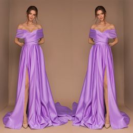 Bescheiden Paars Sliviamo Een lijn Prom Dress Off Schouder Korte Mouw Split Satinparty Jurk Sweep Train Robes de Soirée