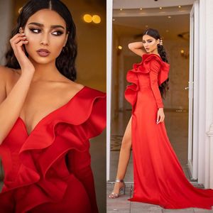 Modest Red 2021 Prom Vestidos Un hombro Mangas largas Ruffles High Slit hecha a medida Shule de satén elástica FoliG Farty Gotss