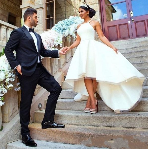 Vestidos de novia sencillos y modestos Hola Cuello halter bajo Satén Una línea Sin mangas Fiesta de bodas barata Vestidos de novia formales en la playa para dama de honor