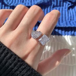 Ring Moisanite Diamond Ring 100% réel 925 STERLING SILP PARTY BANDAGNE BAGNES POUR FEMMES BIENDES BRIDAL PROMPRESS