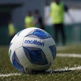 Bolas de fútbol originales fundidas Tamaño oficial 5 PVC Handspited WeaRess Ball Ball Futbol Futbol de fútbol de hierba al aire libre 231221