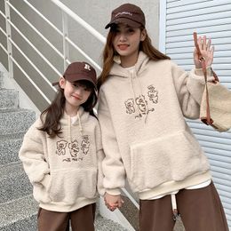 Mama En Ik Familie Bijpassende Outfits Kinderkleding Hoodies Voor Vrouwen Moeder Kind Kleding Winter Herfst Warme Sweatshirts Met Capuchon 231220