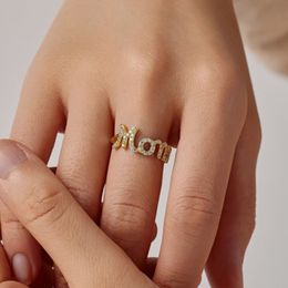 Lettre de maman 18k Gold Diamond Ring Designer pour femme Mothers Day Gift Luxury 925 Sterling Silver Band Anneaux Fashion White 5A Cubic Zirconia Womens bijoux Boîte colorée