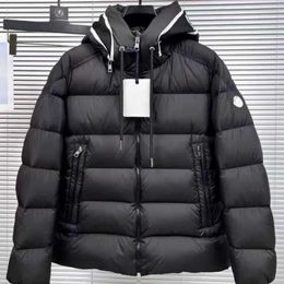 MONCLAIR Classic Parkas Men Fashion Puffer Puffer Vestes Top Luxury Designer Down Jacket Parka Man Epaulettes Tendance hivernale Vestes de coton chaud