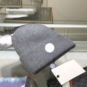 Monclair Designer France Skull Caps Geborduurde badge Wollen draadhoed voor heren en dames Warm- en koudebestendige beanie Veelzijdige gehoorbescherming Gebreide wintermutsenN1