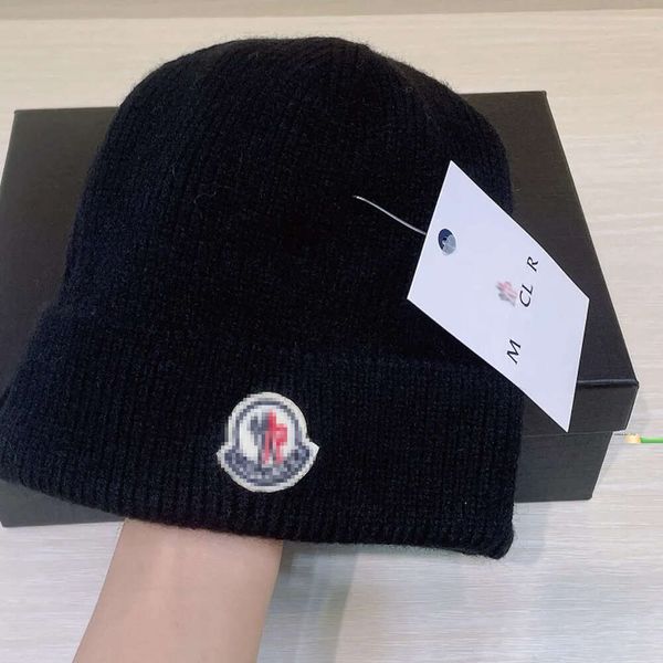 Cappello Monclair Sito ufficiale Versione replica Berretto classico lavorato a maglia per uomo e donna Berretto di design di lusso 2024 Regalo di Natale Caldo cappello di lana di cashmere 567