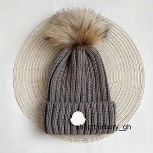 Monclair Gorro de gorro de diseño de lujo tejido con sombrero de caja Invierno unisex multifuncional viaje al aire libre a prueba de viento sombrero de lana multicolor 7 SIN5