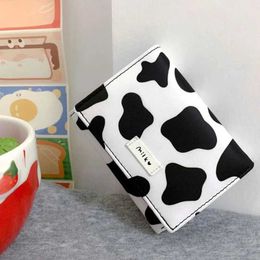 Geld Clips Dames Nieuwe modeportel PU Leer Cartoon Cow Korte dames multi -kaartsleuf machine munt portemonnee schattig driedelder portemonnee y240422