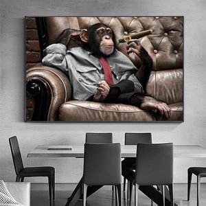 Toile de singe gorille sur canapé, images de fumée, peinture murale, décoration de salon, affiches d'animaux imprimées