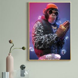 Monkey draagt ​​gouden ketting canvas schilderij dierenportret posters en prints muur art foto's voor woonkamer thuisdecoratie