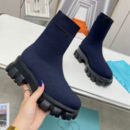 Bota monolítica Diseñador de marca de lujo micrologo triangular Botines de plataforma de otoño e invierno con punta redonda y punta redonda para mujer Pantimedias blancas y negras