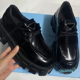 Chaussures à lacets en cuir brossé Monolith 1E254N Les lacets noirs originaux et audacieux soulignent la dualité