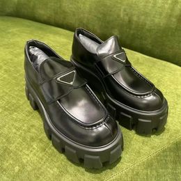 Monolith Designer Mocassins Mat Bout Rond Seule Pièce Femmes Casual Anti Slip Chaussure Oxford Triangle Épais Noir Blanc Chaussures Habillées En Cuir