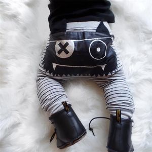 Monster Wolf Baby Pants Big Ass Cross Cute Baby Boys Ropa PP Pant Terry Stripe Newborn Long Trouser Infant Underpant Tights 210413