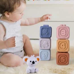 Montessori bébé blocs jouet pour les nés 0 12 mois Cubes souples en silicone pour bébés garçon 1 an empilable jouet de bain anneaux de dentition hochets 240307