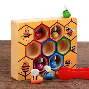 Montessori Éducatif Industrious petites abeilles Jouets en bois pour enfants Jouets interactifs Beehive Game Board pour enfants Funny Toys LJ200907