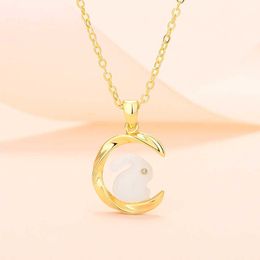 Maan-inlaaide Jade Rabbit Necklace Women's Light Luxury Small Design Sense Rabbit Collar Chain 2023 Winterketen Gift