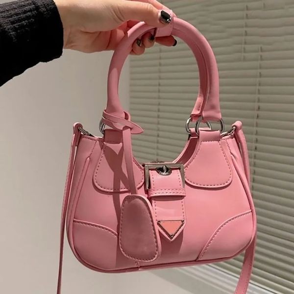 Bolso de cuero de napa acolchado con luna Diseñador Mujer Ton-sur-ton Triángulo Logo Tote Bolso de hardware de metal Hobo Cierre magnético Hombro Axila Bolso