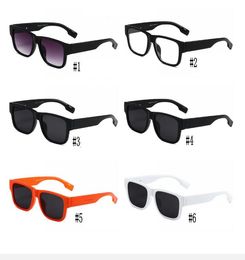 MOQ = 1 Summer Femmes conduisant des lunettes de soleil + Case Riding Wind Eyeglass Dames Square Vintage Small Frame Shades Soleil Femme Extérieur Place Glass Goggles 6Colors