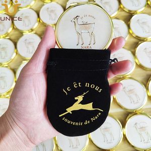 MOQ 100 PCS Espejo compacto personalizado Espejos de bolsillo de color dorado Bolsa de terciopelo de regalo LOGO impreso Golden Lady Espejo cosmético de maquillaje plegable