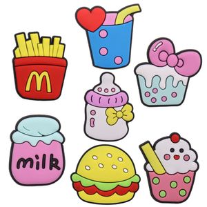 MOQ 20 stks PVC Cartoon Food Series Melkfles Cake Fries Drinks Hamburgers Schoen Charms voor armband polsband slipperdecoratie