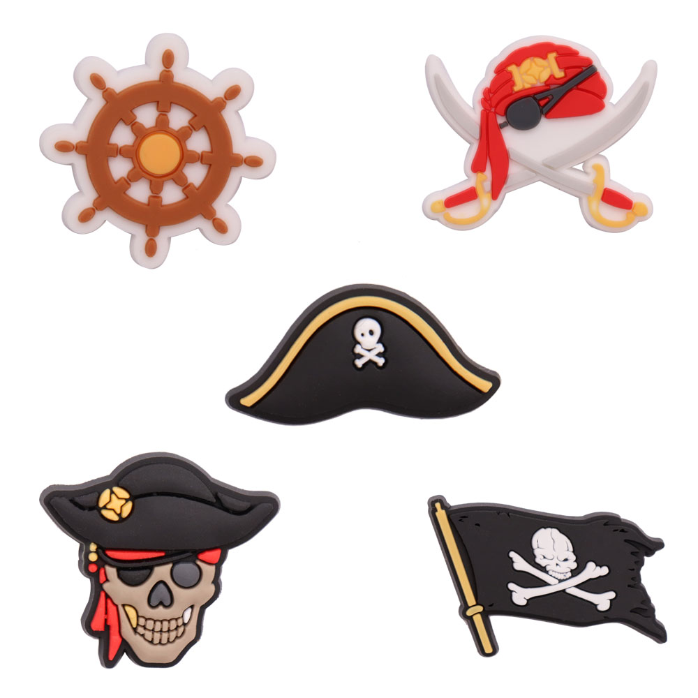 MOQ 20 шт., ПВХ, мультяшный пиратский флаг, шляпа, рулевое колесо, обувь, очаровательные аксессуары, украшение, пряжка для браслета, браслет, подарок на вечеринку