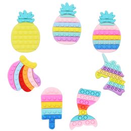 MOQ 20 pièces PVC ananas licorne queue de poisson crème glacée banane chaussure décoration charme boucle accessoires sabot épingles boutons décorations pour bandes bracelets