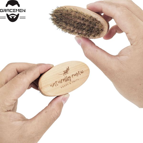 MOQ 50 piècesMini brosse à barbe pour poils du visage LOGO personnalisé OEM manche en bois de poche de petite taille avec brosses à poils de sanglier pur moustaches hommes toilettage