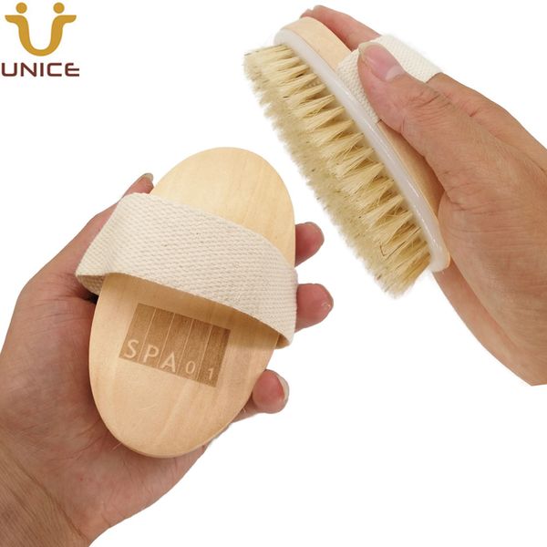 MOQ 50 PCS OEM BAAR BRISTLE BAÑO CISELO DEL CUBIERRO DEL LOGO CONSTRUIDO PERSONAS DE MANGO DE MADERA DE MADER