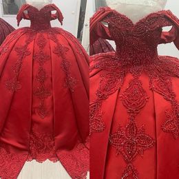 Mor 3d Lace Beading van de schouder Quinceanera -jurken Red Plus Size Sweet 16 jurk Ruches TuLle Prom Ball Gowns