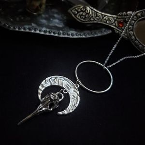 Morrigan Moon Goddess Crow Crâne Collier Gothique R Bijoux Pagan Céleste Sorcière Femmes Cadeau 2021 Pendentif Mode Long Colliers251s