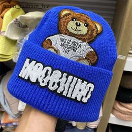 Moschino Women Hat Designer Moschino geborduurd geweven manchet Beancap wintermuts beer gebreide hoed beanie hoge kwaliteit pluche ball cap witte vossen hoeden 1956 364