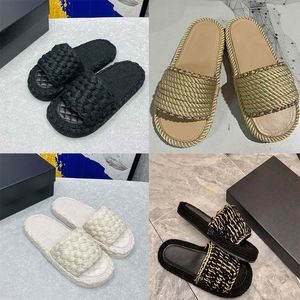 Zapatillas de diseñador más populares, sandalias, zapatos de goma de paja para mujer, zapatos de plataforma de punto de cadena de lujo, toboganes transpirables, zapatos de playa para mujer