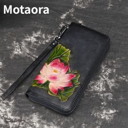 MOTAORA Vintage fait à la main femmes en cuir véritable portefeuilles 2023 nouveau cuir de vachette dames argent pochette porte-carte Floral femme Long sac à main
