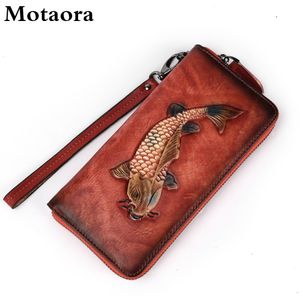 Motaora femmes portefeuille rétro en cuir véritable portefeuille pour femme nouveau bracelet fermeture éclair sac de téléphone portable poisson doré gravé embrayages
