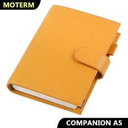 Moterm Companion Cuaderno de viaje Tamaño A5 Diario Organizador de piel de vaca de grano guijarro genuino con bolsillo trasero y tira de cuero 240115