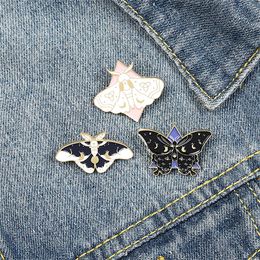 Papillon papillon en émail de lune épingles broches sacs vêtements épingle badge gothique bijourie cadeau pour enfants amis a249