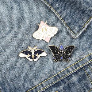 Mot Butterfly emailpennen aangepaste maan fase broche \ tas kleding rapspel pin gothic badge sieraden cadeau voor kinderen vrienden gc1129