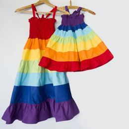 Mother Kids Dresses Family Matching Outfits Summer Mamá Camisole Camisole Vestido Rainbow Stripe Woman Girls Mommy and Me Clothing 240515