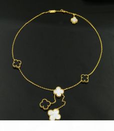 Madre de perlas colgantes collar de amor Gasto riquezas de gloria Mujeres V Party Titanium Collares 1906 Jewellery Classic1627969