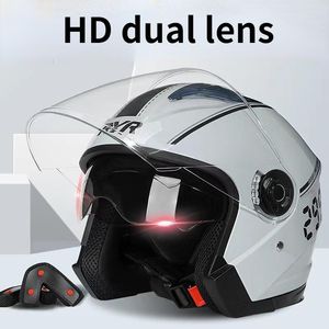 Motorfietshelmen Dual-lens Helm Crash Wintermodellen Men en vrouwen Elektrische auto Anti-Fog verwijderbare oorvoering