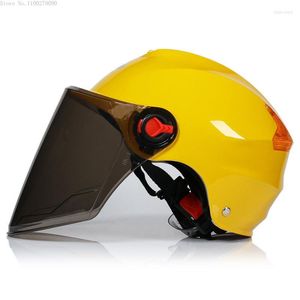 Casques de moto Casque de sécurité Anti-collision de protection pour adultes Protection solaire confortable Accessoires de voiture