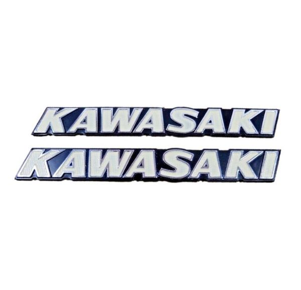 Calcomanías con emblema de Metal para motocicleta, insignia para Kawasaki, pegatinas para tanque de combustible, un par 6455598