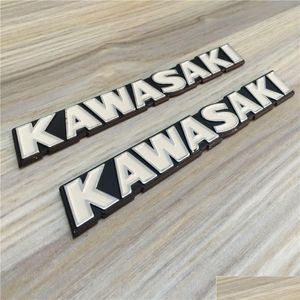 Pegatinas de motocicleta para Kawasaki modificado Retro Car Street Estereoscópico Aluminio Tanque de combustible Duro Estándar Letras blancas Boya Calcomanía Me Otfv0