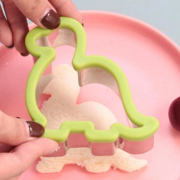 Moules 1PCSandwich Cutter Ensemble pour enfants Animal Dinosaur Star Heart Forme en acier inoxydable Moule de pain à biscuits en métal