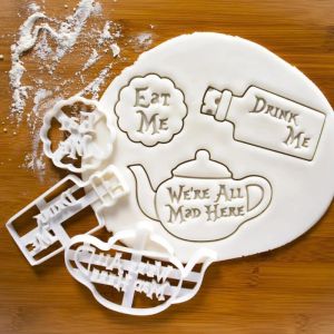 Moules 3pcs Eat Me Cookie Cutter Alice au pays des merveilles Moule de biscuits Intéressant Cuit cuit à la main Faire des biscuits bricolage Accessoires