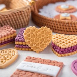 Moulds New Love Heart Cookie Embosser Mold Fondant Biscuit Cutter Alphabet Thank You Pattern 3D Wedding Cake Decorating Baking Tools