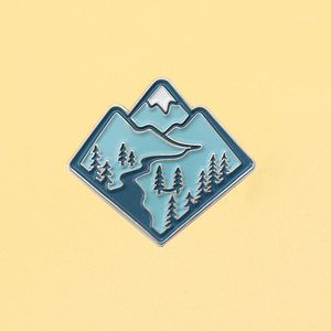 Aventure de montagne Épingles d'émail Mignon Paysage de forêt en plein air Explorez la nature Broche de dessin animé en métal Bijoux de mode Badges de revers1